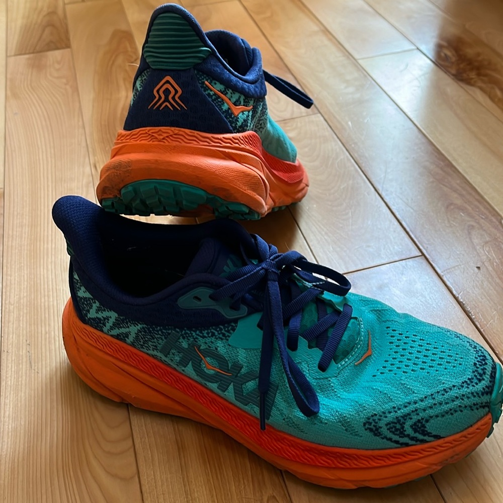 HOKA women’s challenger 7 running shoe